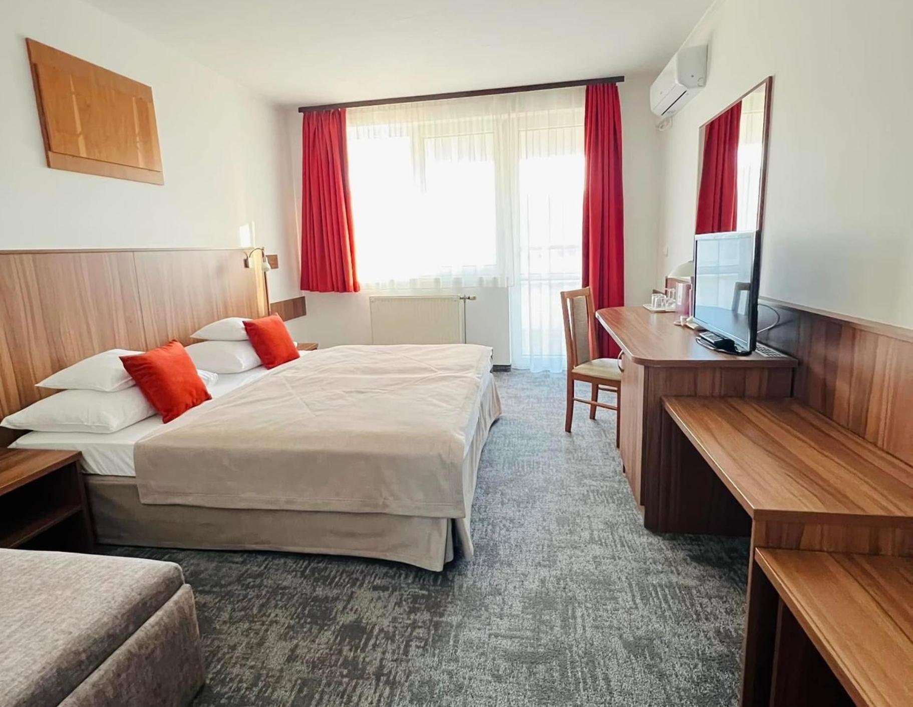 Art Hotel Superior Zalakaros Luaran gambar